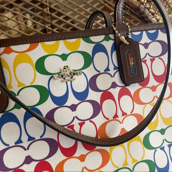 SOLD ON ANOTHER PLATFORM. Coach city tote: Pride collection - Picture 2 of 10